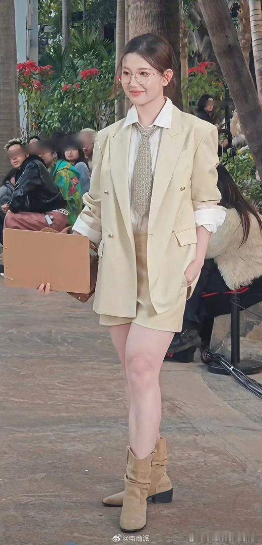 孟羽童曾因失恋独自徒步13公里访谈里孟羽童袒露过往，失恋时独自徒步13公里与情绪