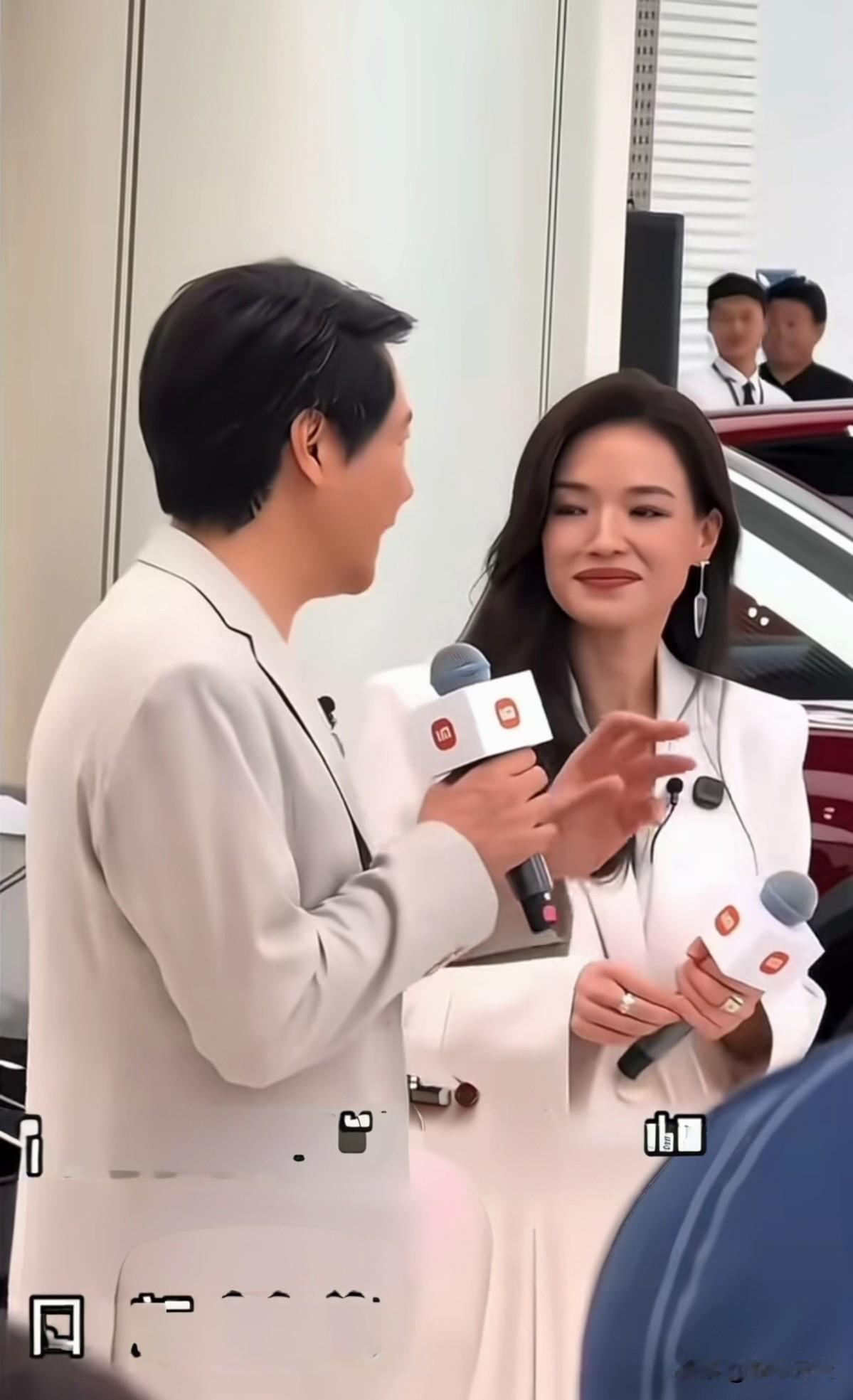 一个是中国科技精英，一个是娱乐圈资深影星，相互欣赏，相互成就。
他们两个是不是有
