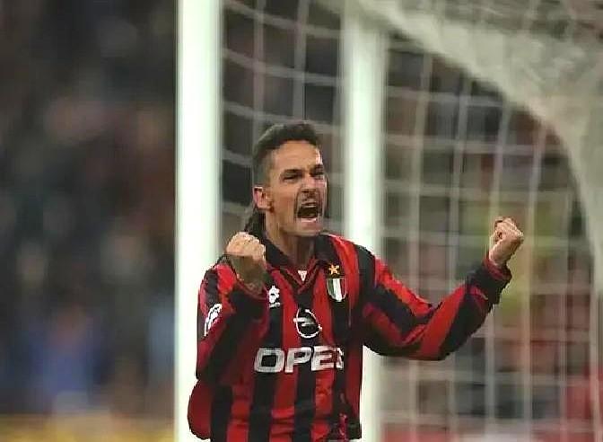 巴乔在米兰67场只进19球，天才就这么被废了。

这事儿说白了就是巨星跑错了片场