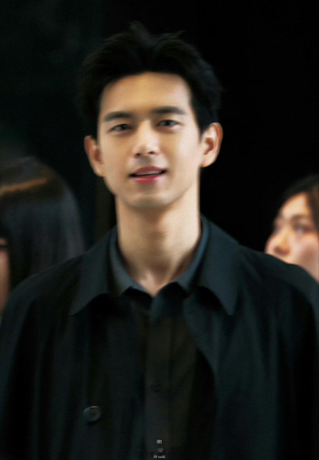 李现今日份在香港参加活动饭拍图，有一种梦回之前的亲爱的热爱的里面的韩商言啊，真的