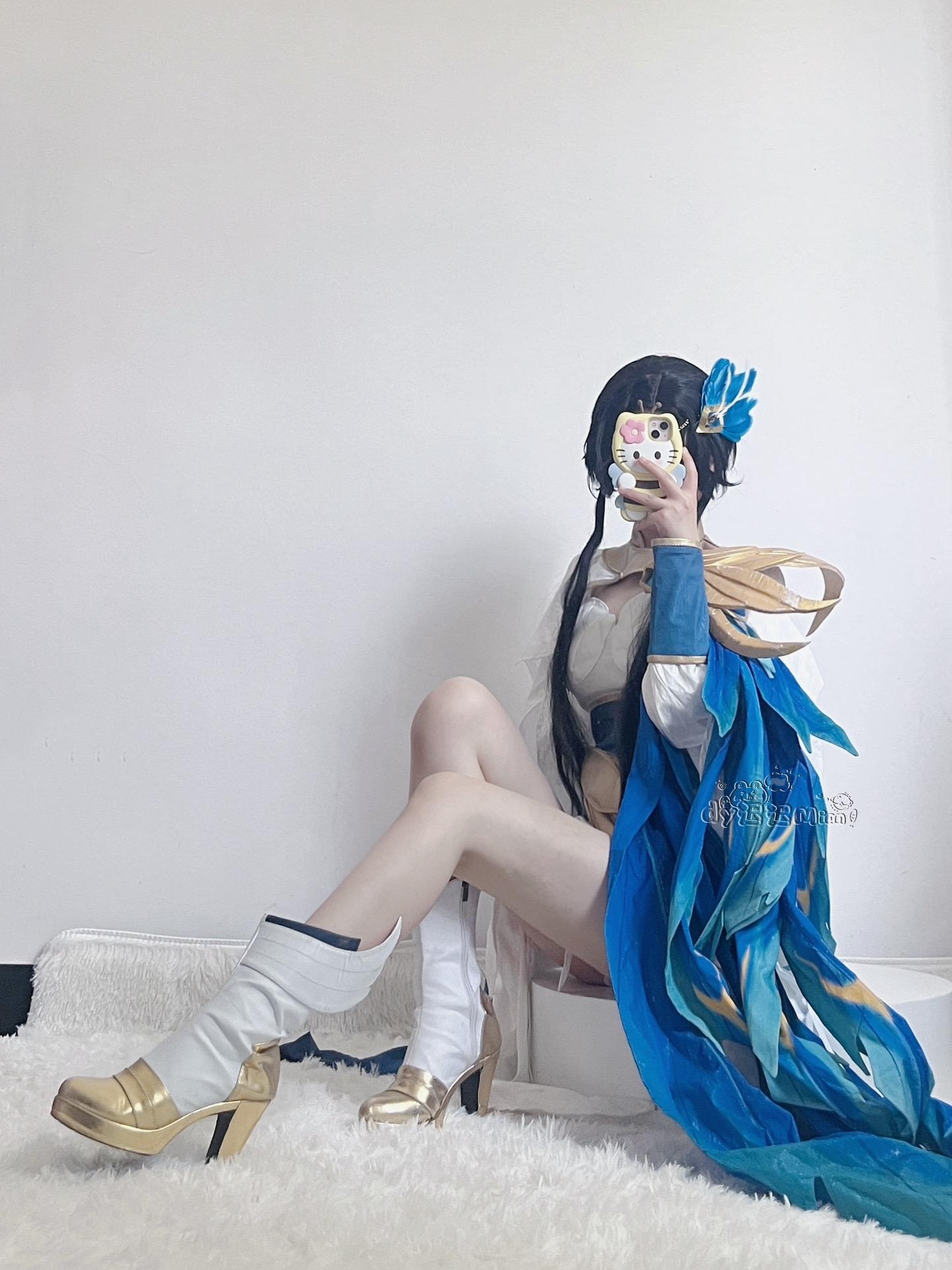 相见顾明月，浮云共我归。