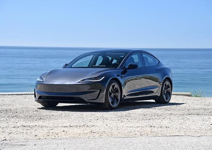 【美召回184.96万辆特斯拉】
美国国家公路交通安全管理局（NHTSA）对美国