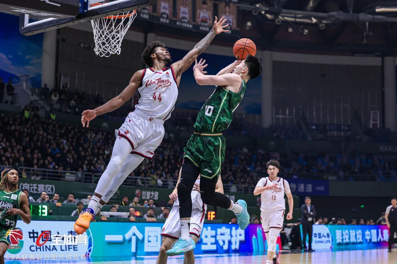 郭昊文砍下28+9+8，帮助南京同曦险胜浙江稠州避免连败，这是他本赛季第18场单