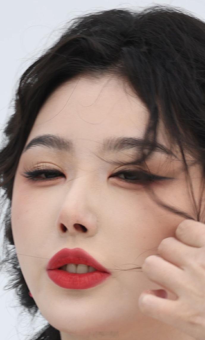 虽然网友说网红脸，毫无疑问人家生图很能打 