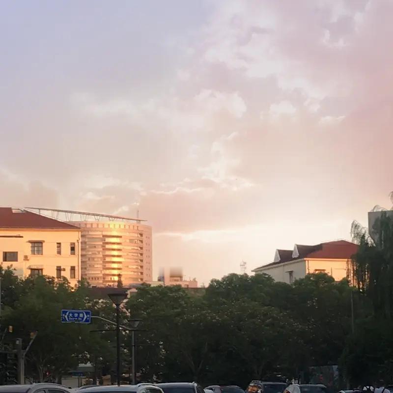 挣钱和花钱哪个更难，这是个现实的灵魂拷问。我觉得挣钱难多了。就说我开托管班，外人