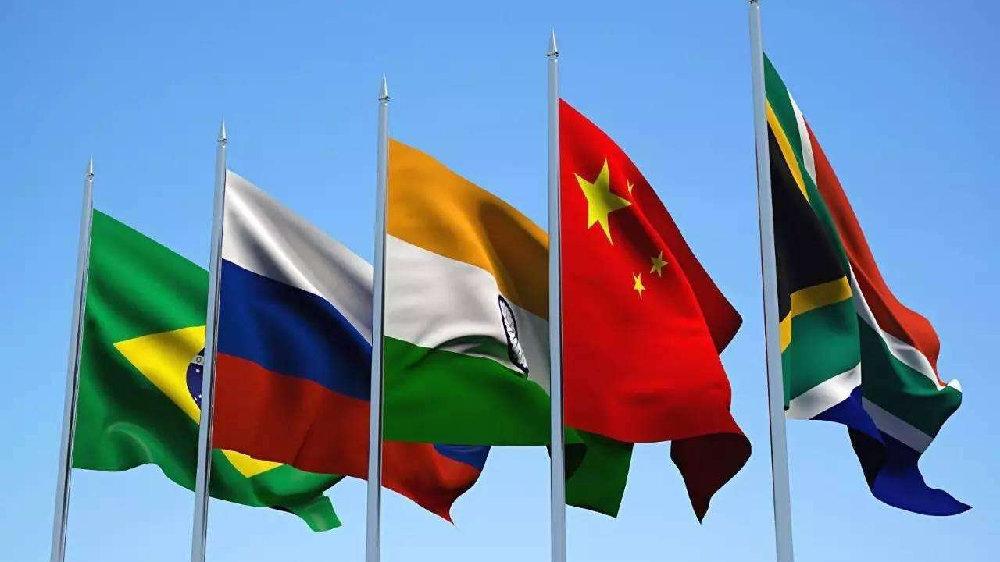 金砖扩员后，11个正式成员国名单一次性看懂 金砖目前一共11个正式成员国。 创始