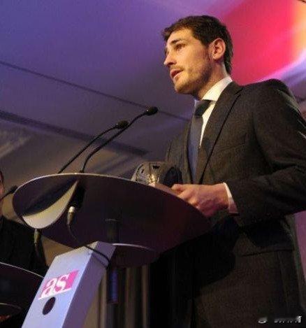 【卡西突然说不在皇马退役想离开？！】12月11日讯，皇马的正队长卡西利亚斯却表示