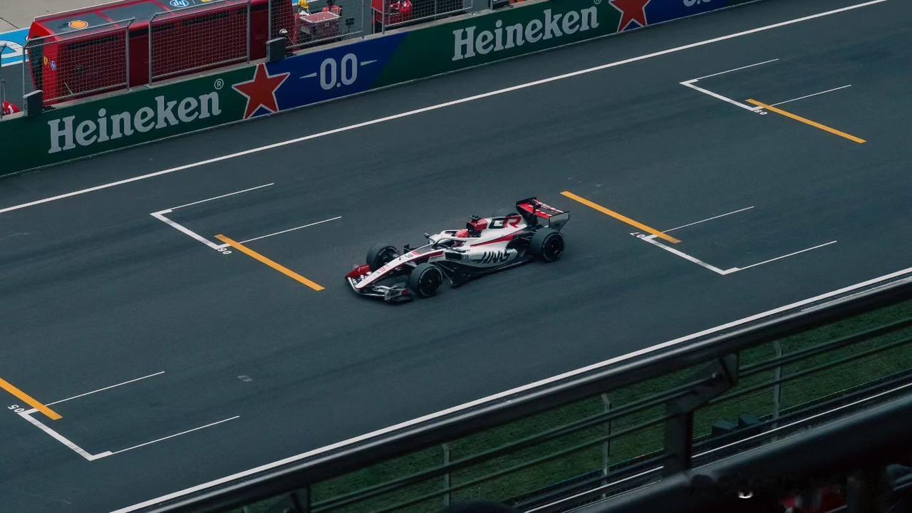 要知道，曾经F1 是中国车企想都不敢想的坎，但现在不一样了。

魏建军带着长城硬