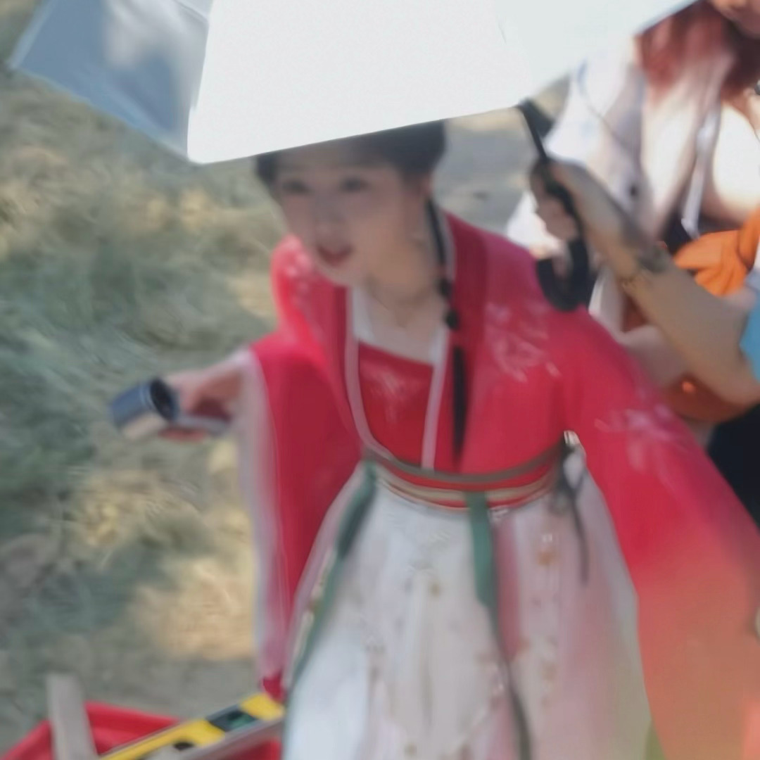探头探脑 