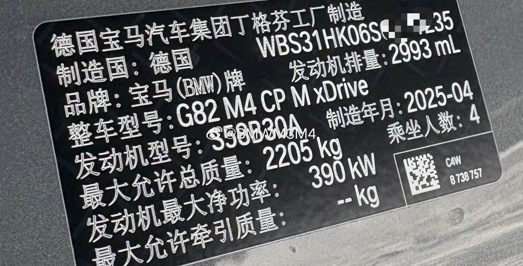 M4四驱雷霆版指导价:943900外观:摩天灰内饰:银石白配黑原厂灵活定制:①，