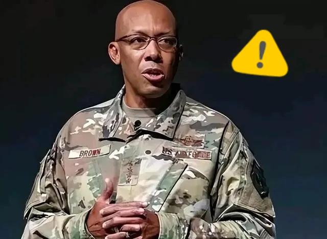 美国人终于慌了，美空军上将布朗直言，中国六代机并不可怕，真正让人脊背发凉的是恐怖