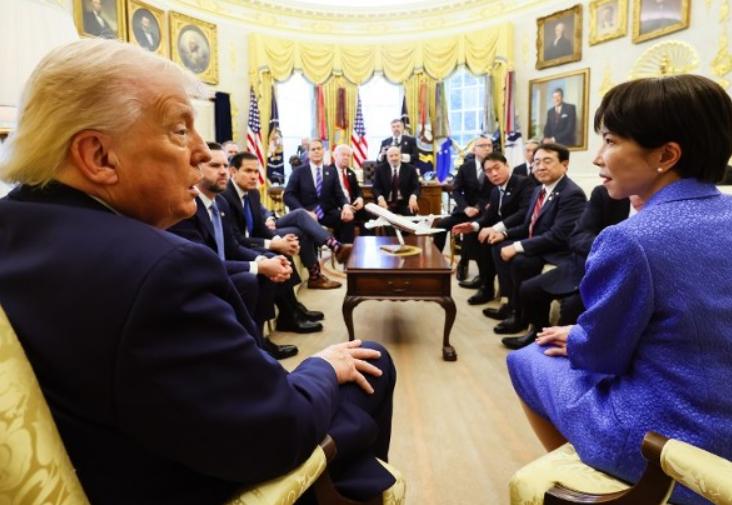 确实没想到，正在返回美国的特朗普在飞机上给高市早苗主动打了电话！5月15日，高市