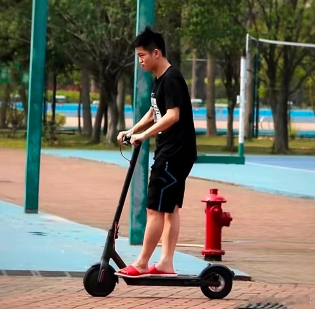 咻～咻～咻～脚踏小飞车🚗来喽 ​​​