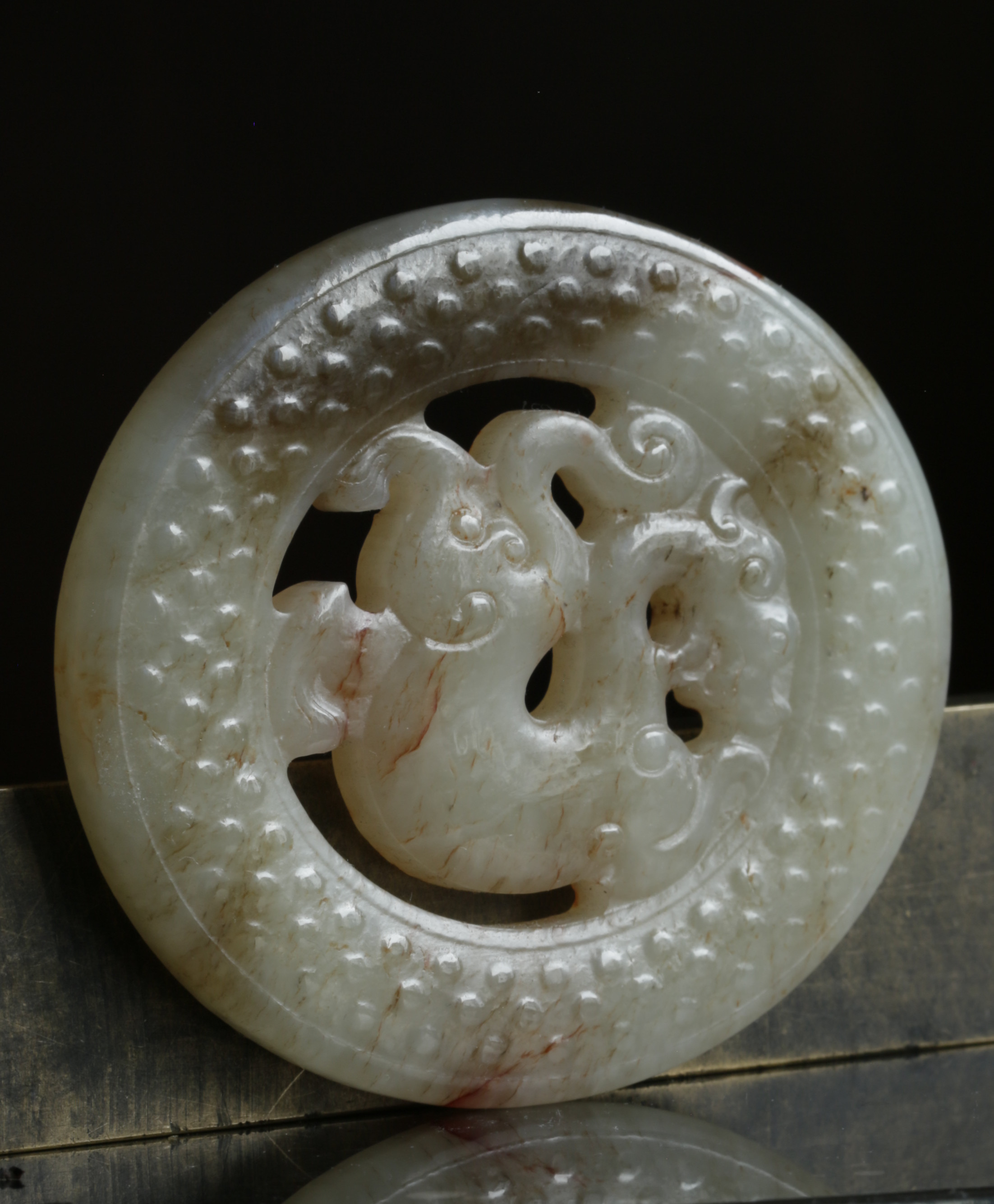 汉 . 和田白玉瑞龙鼓钉纹椭圆玉佩一块（此第2块）尺寸：重91.3克，高88MM