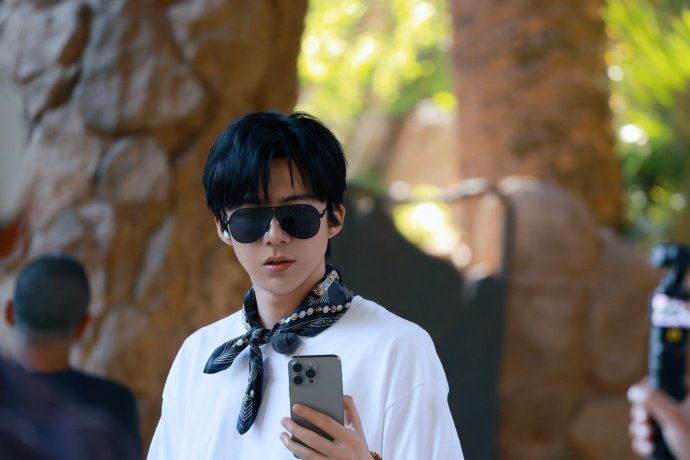 刘宇宁玩转巴塞罗那 刘宇宁盘串剧照 刘宇宁玩转巴塞罗那，还有盘串剧照，是走到哪盘