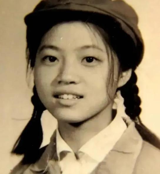 1968年，21岁青岛女知青不顾众人反对，嫁给40多岁农民，洞房之夜，新娘满脸娇