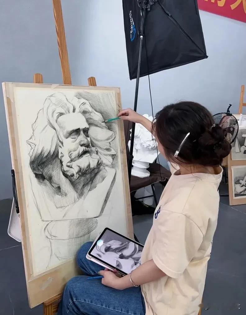 侄女学的美术，高考成绩457分
查了一下，今年山东录取分数线330
比录取分数高