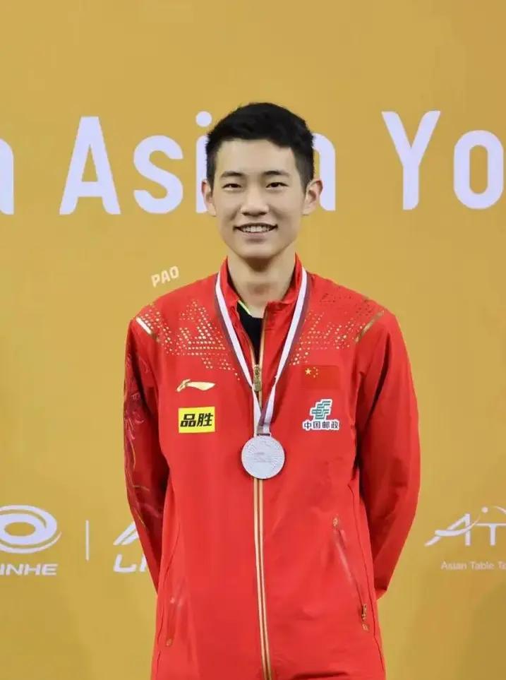 王楚钦大战张禹珍
WTT新加坡大满贯男单1/4决赛，王楚钦对阵韩国选手张禹珍。