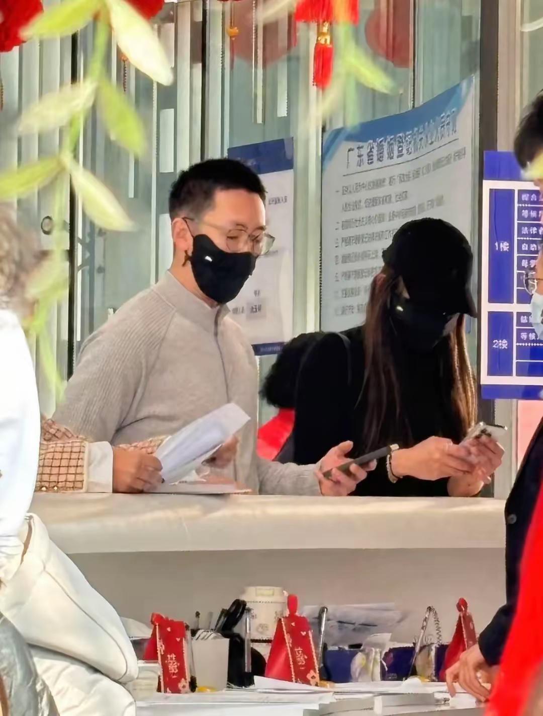 留几手后悔离婚 他们参加《再见爱人》，那可是赚足了眼球！节目里，留几手说自己在婚