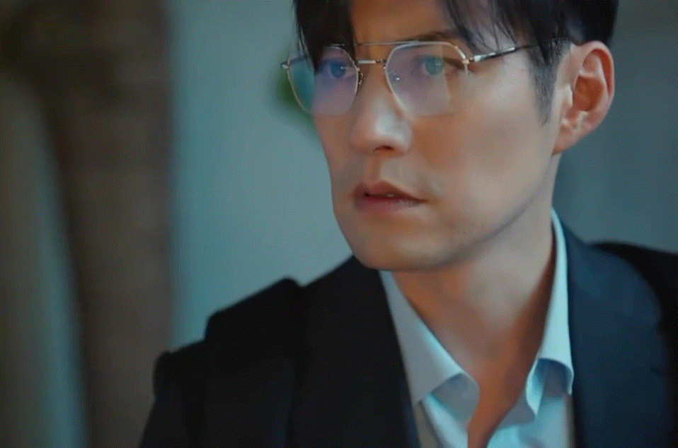 什么实力当严屹宽的情敌怎么敢的和他当情敌！拜托他是建模脸严屹宽哇...陈月州也会