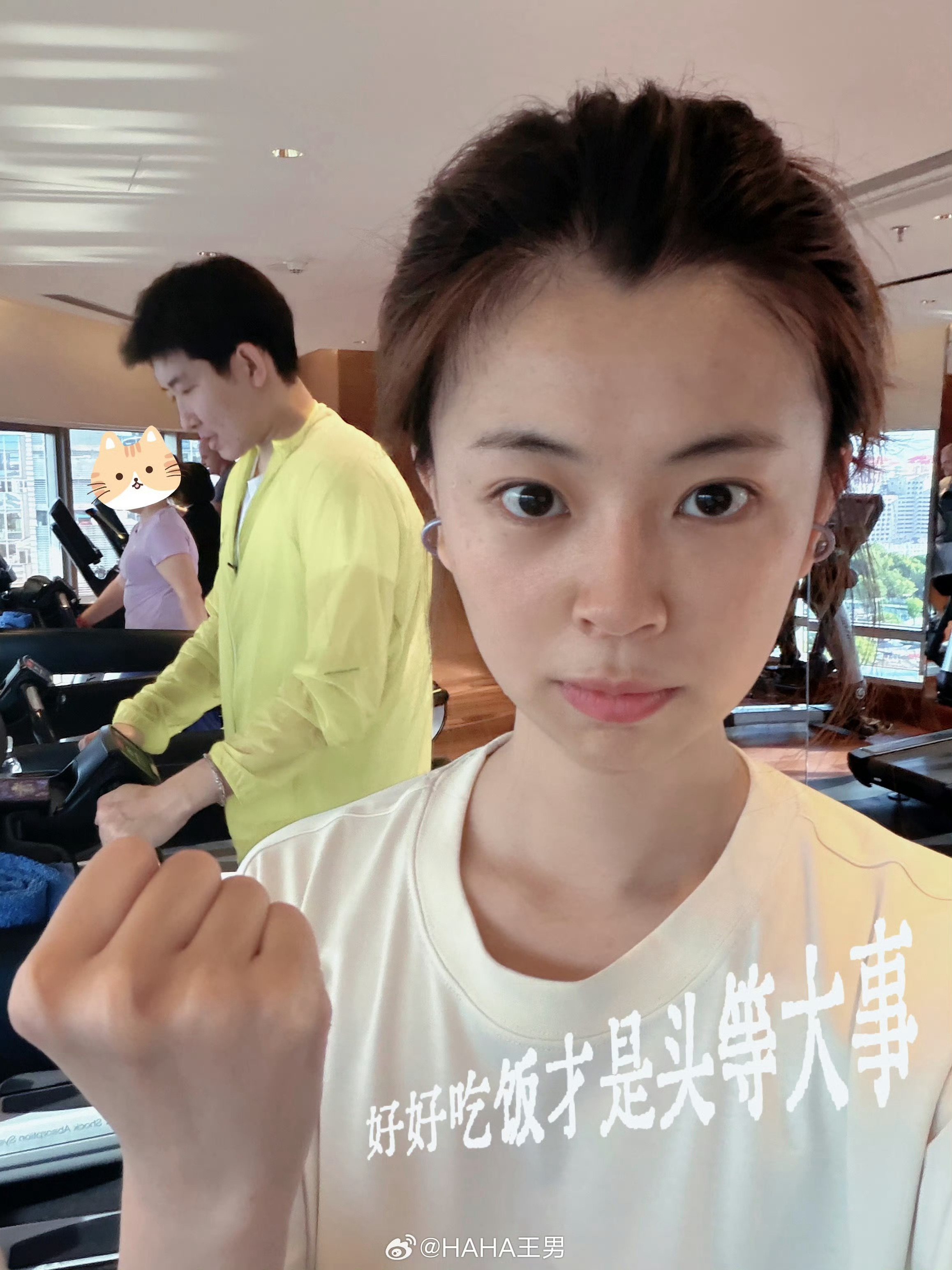 男子素颜也太萌，谁能看出囡囡98的，完全小小宝宝来的 