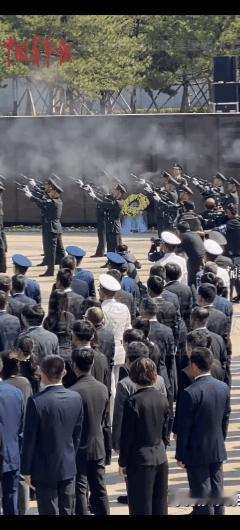 向英雄致敬！
9月13日沈阳抗美援朝烈士陵园，第十二批在韩烈士遗骸安葬仪式！
 