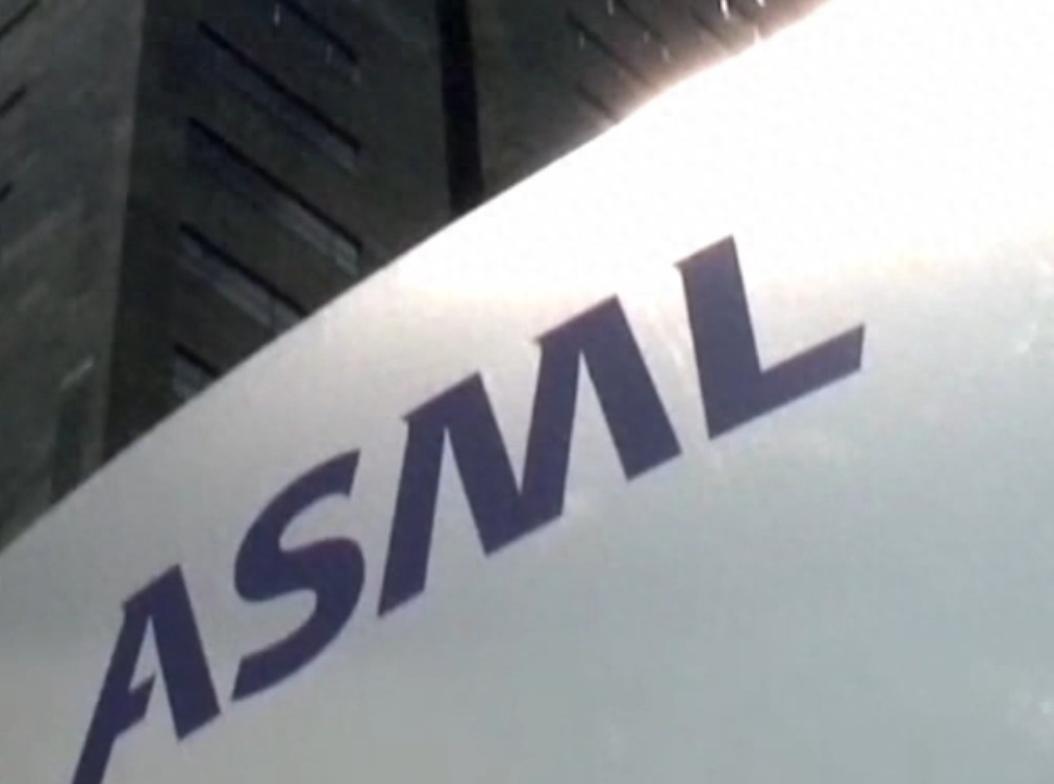 就在昨天，荷兰光刻机巨头阿斯麦突然放出一个重磅炸弹，直接让全网炸锅，CEO克里斯