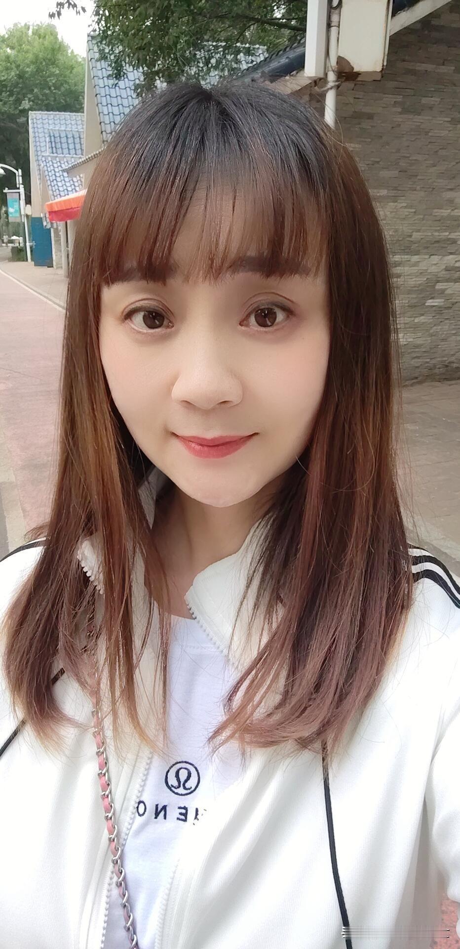 你是否曾被父母深深伤害过呢？怎么说呢，从小爸妈离婚，可能这是使我性格内向的原因吧