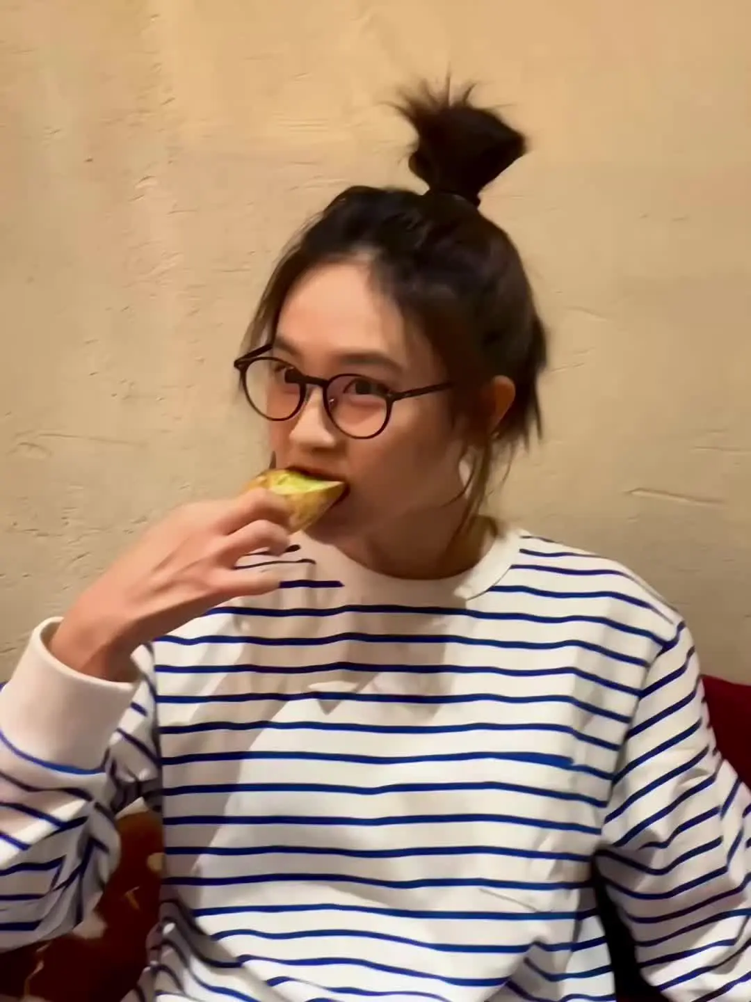 我好喜欢我自己 有点小漂亮 还有点搞笑 善解人意 会换位思考 分享欲比...