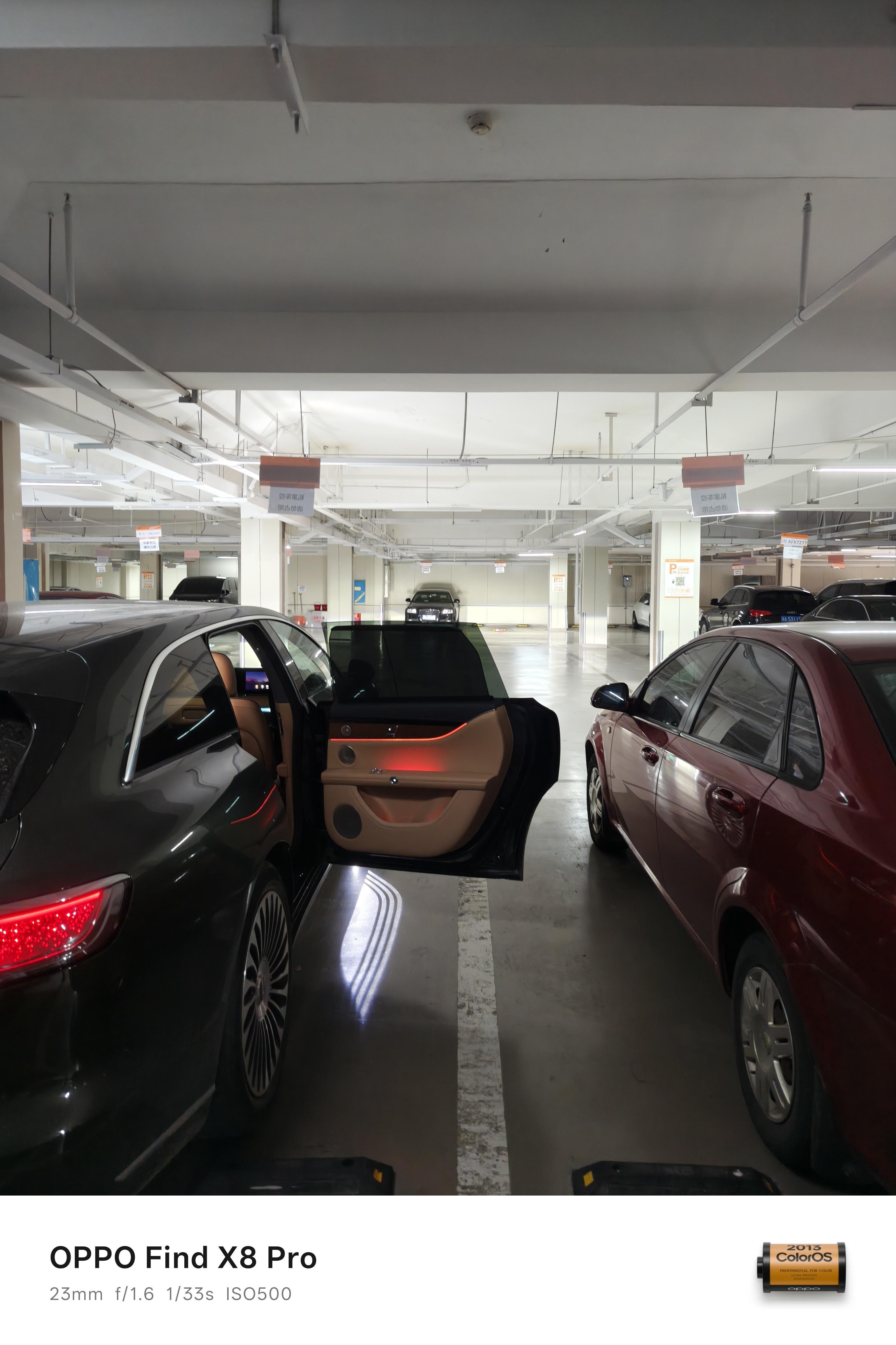 这个车位宽度，基本上是想怎么停就怎么停了，租是3000一年，买的话14w一个，租