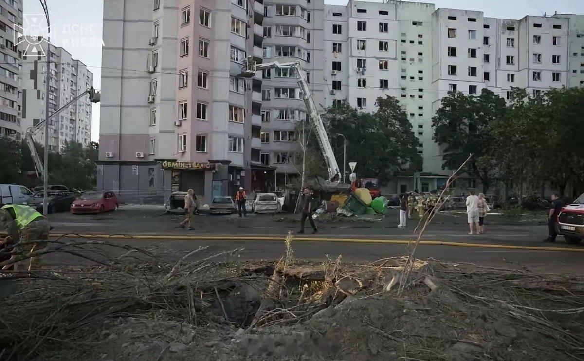 “能拿的全都拿出来”：乌专家解读基辅8月1日大空袭乌克兰航空专家瓦列里·罗曼年科