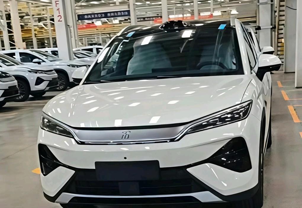 9分钟充到97%，宋Ultra预售15.5万起，燃油车最后的脸面被比亚迪撕了
3