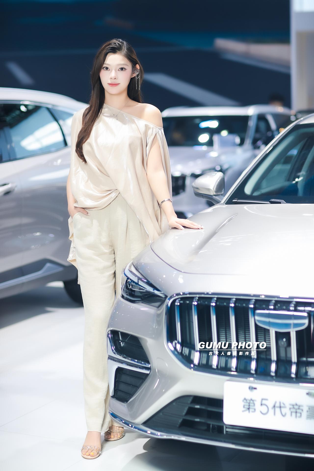 2025贵阳汽车文化节吉利展台模特小姐姐