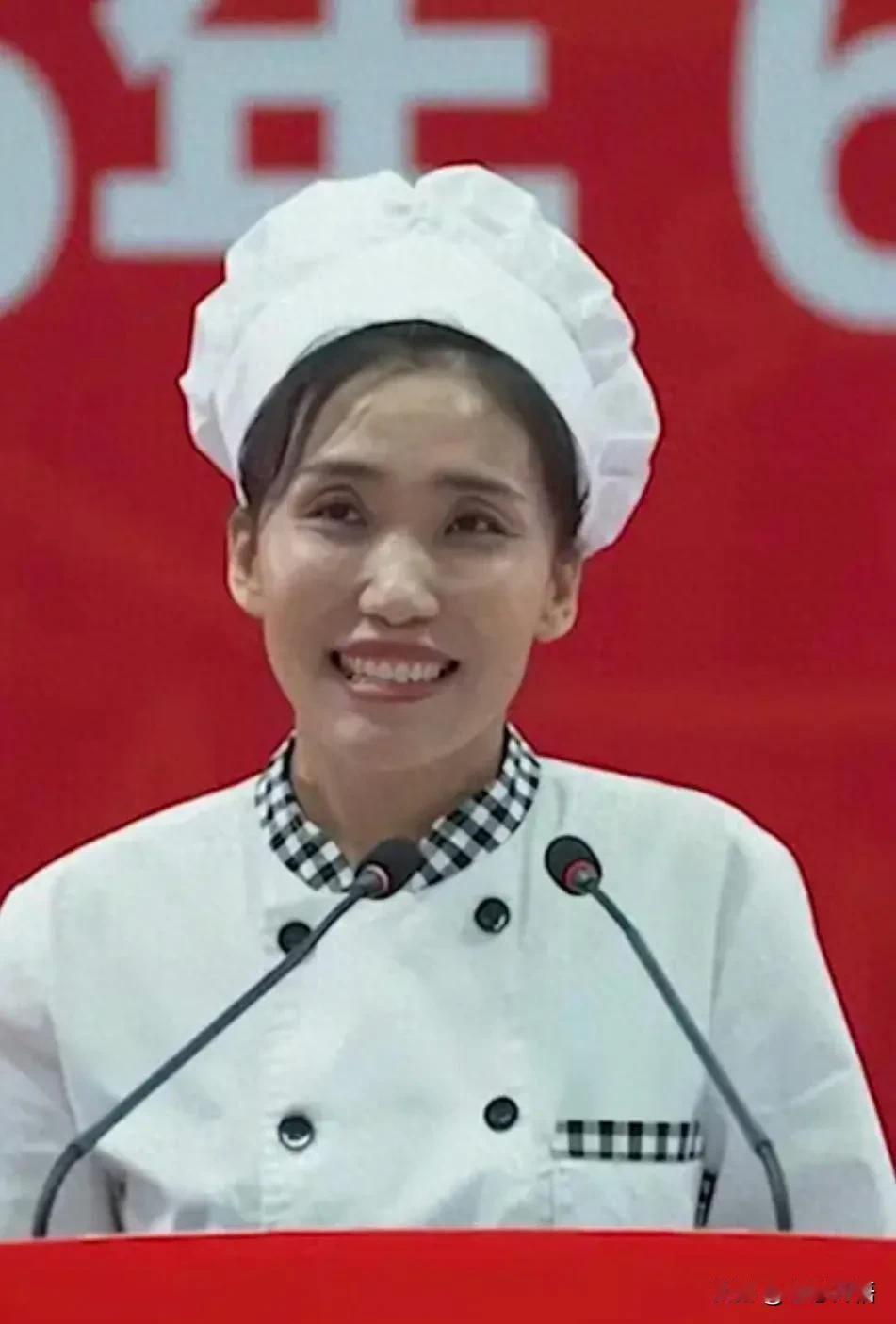 延边大学食堂阿姨刘晓梅毕业典礼发言火遍全网，我全程看完，真的被狠狠戳到！
 
阿