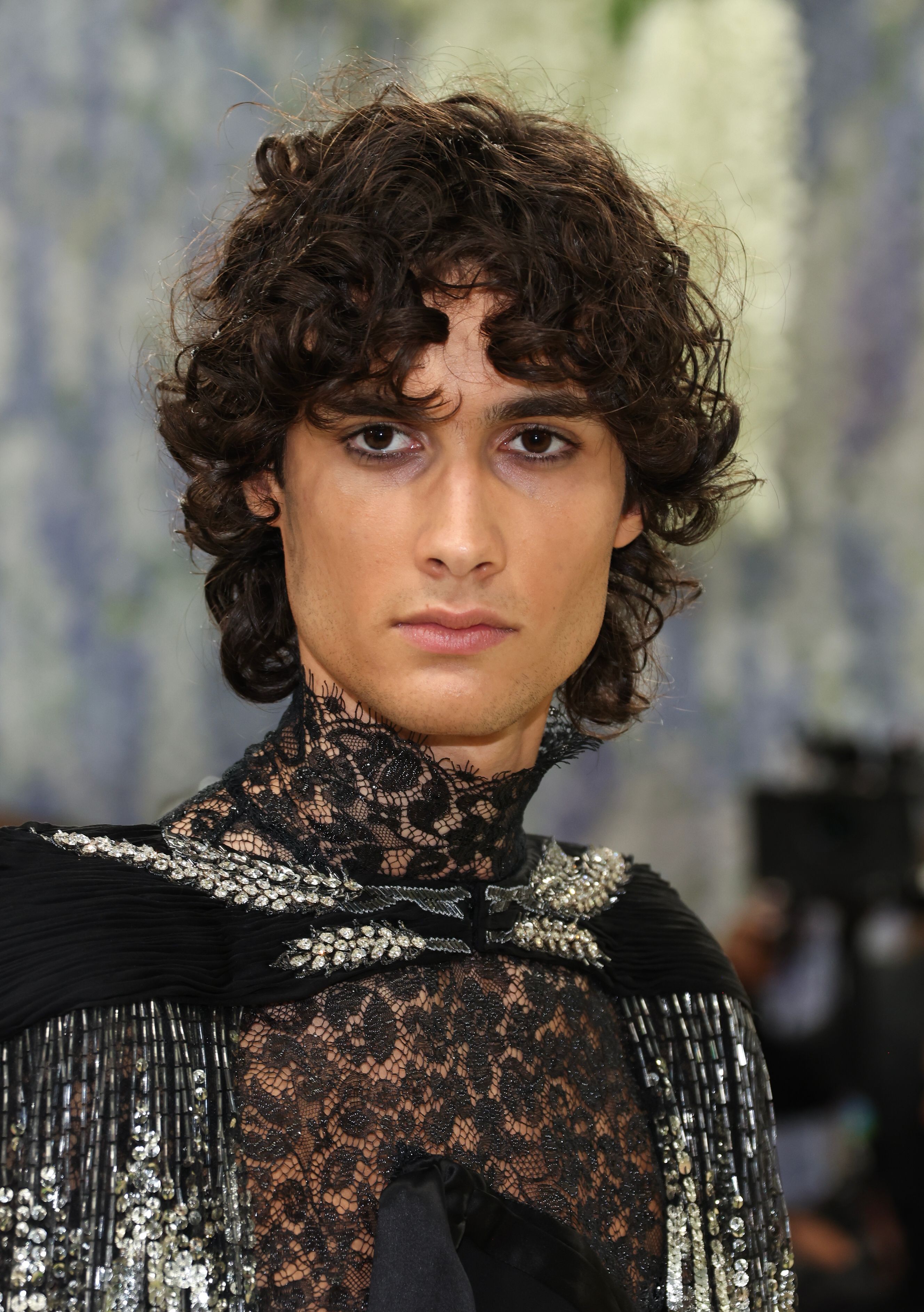 【Met Gala 2026】sombr 亮相红毯造型： 