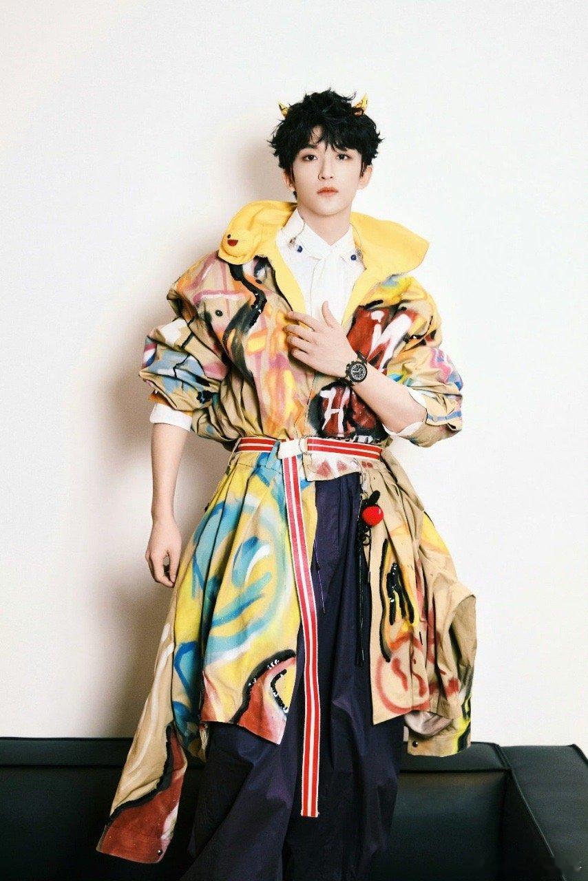 黄子弘凡演唱会开到鸟巢了 每次被兑现承诺的瞬间戳中！从万人场馆到北京鸟巢，他从不