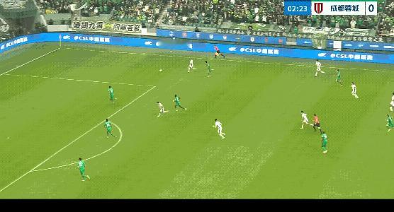 王子铭真能浪费席尔瓦给他创造的好机会，王子铭只要碰到这个球百分百就进了，可能王子