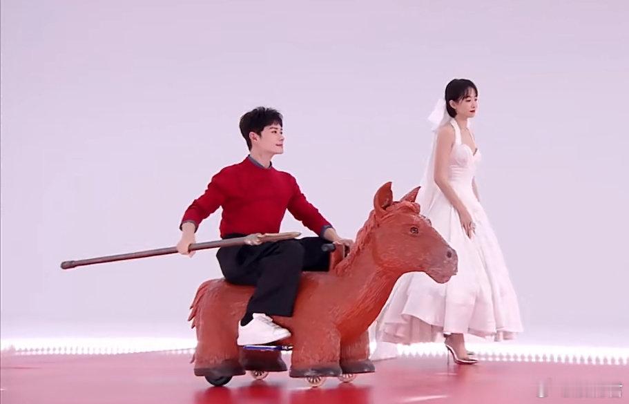 宋茜憋笑宋茜憋笑很辛苦 这是在？哈哈哈哈 