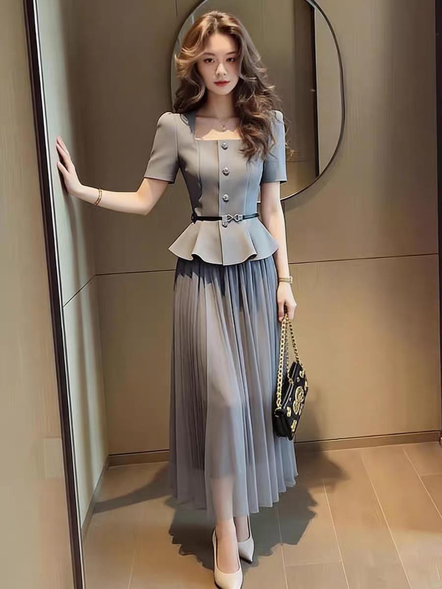 非要穿穿短裙丝袜吗，长裙也可以很漂亮的哦！时尚穿搭 中年妇女如何穿搭比较时尚有气