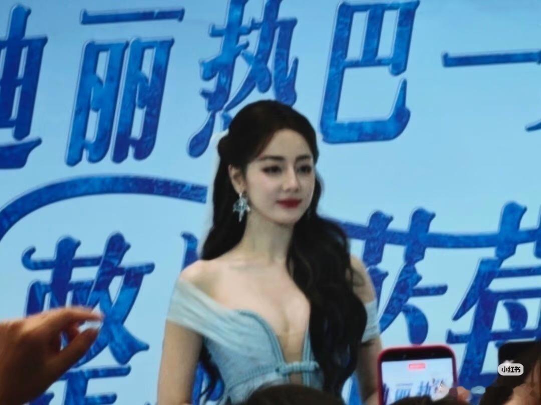 迪丽热巴下次活动请直接租体育场应该的女神生图美成啥了 国民度高路人缘好 