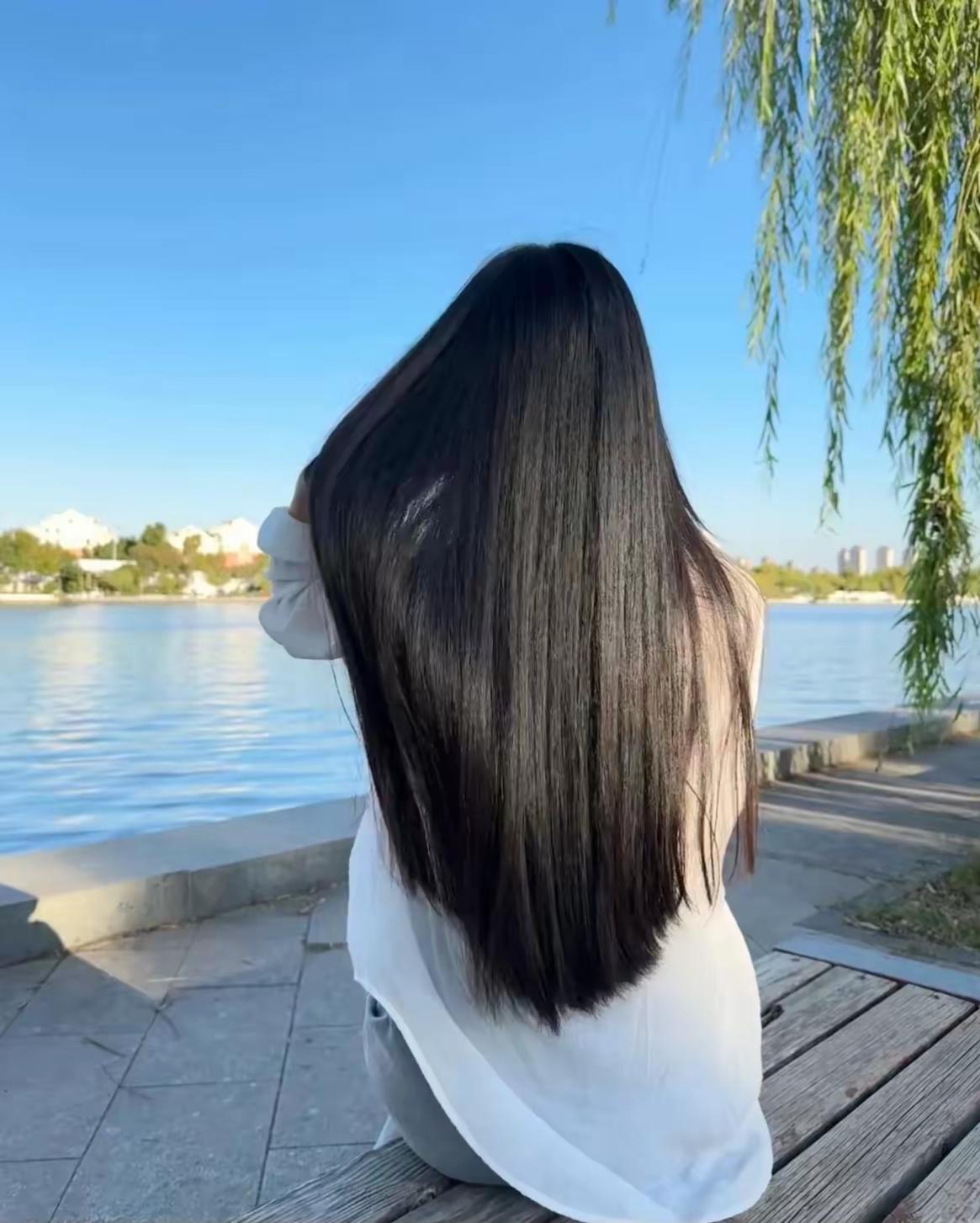 秀发披肩