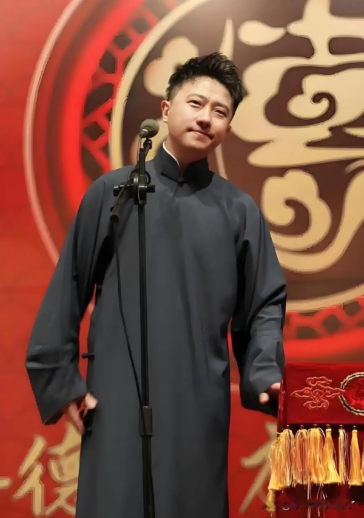 刚才看了张鹤擎回应外界的视频，有点心酸。
为啥现在尊师重道这么简单的事儿都需要回