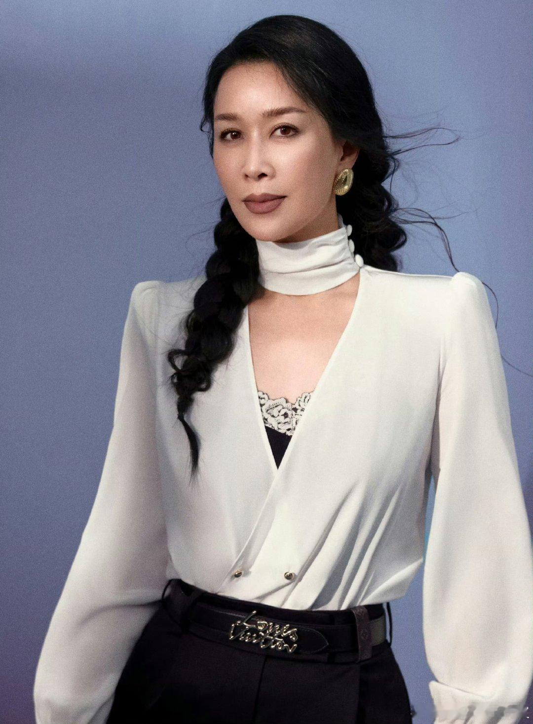 华晨宇就这样看那英热闹 后期赛事直接封神，两位选手各有高光时刻，那英陷入选择僵局