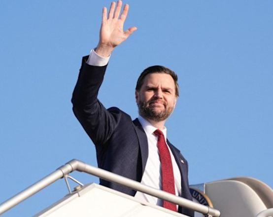 万斯已经出发了，伊朗的代表团还没出门。首轮谈判失败，二轮谈判面临尴尬，万斯估计郁