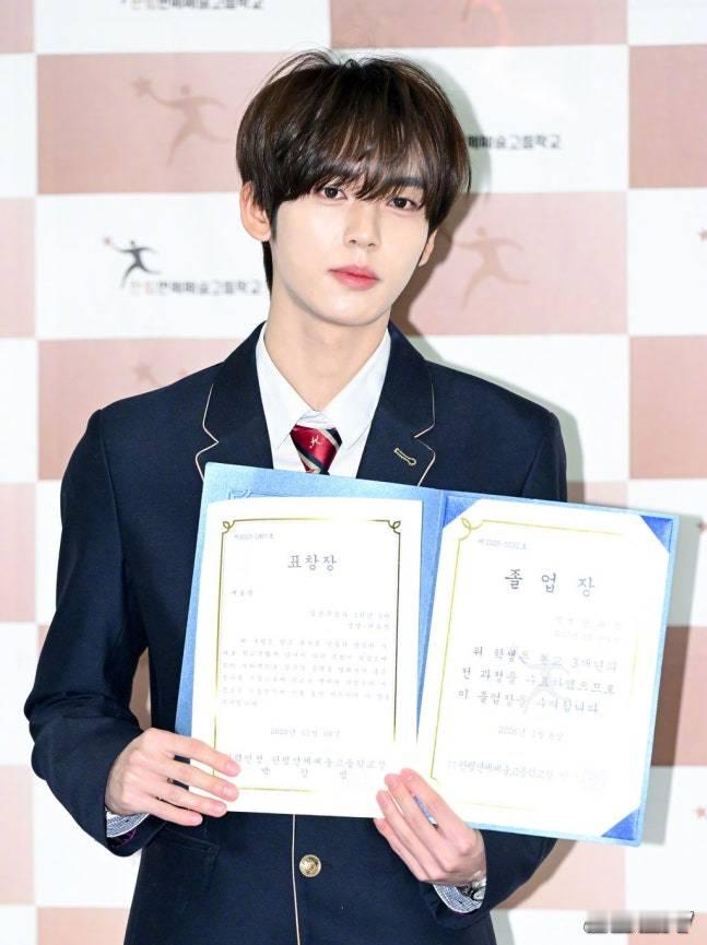 【naver综合】ZB1韩维辰翰林艺高毕业典礼现场照合集，毕业快乐~ 韩维辰