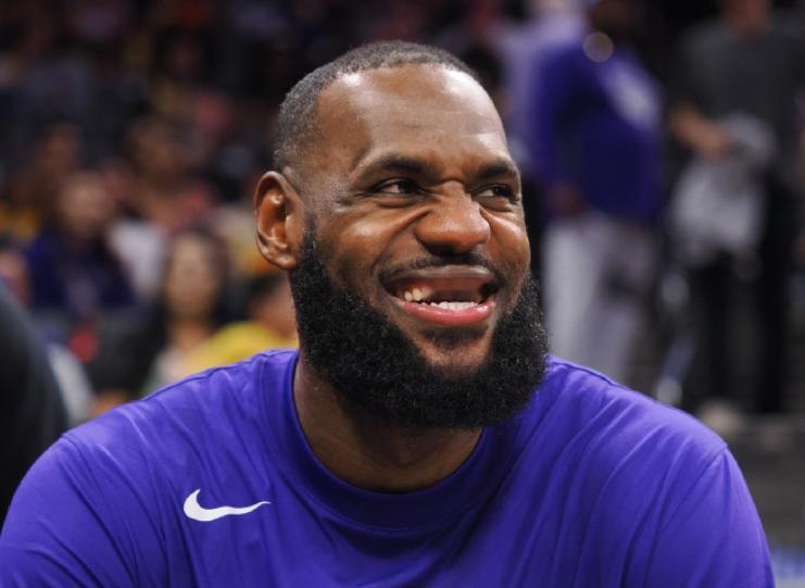 还是那个超巨，詹姆斯给年轻的火箭上了一课

詹姆斯全场比赛15中9，拿到19分8