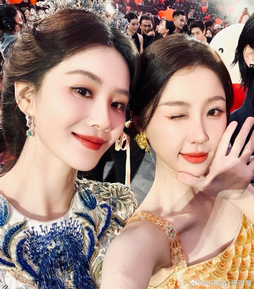 虞书欣晒 刘诗诗 陆柯燃今晚的合照， 欣欣以后只会越来越好 每天都会很舒心。 