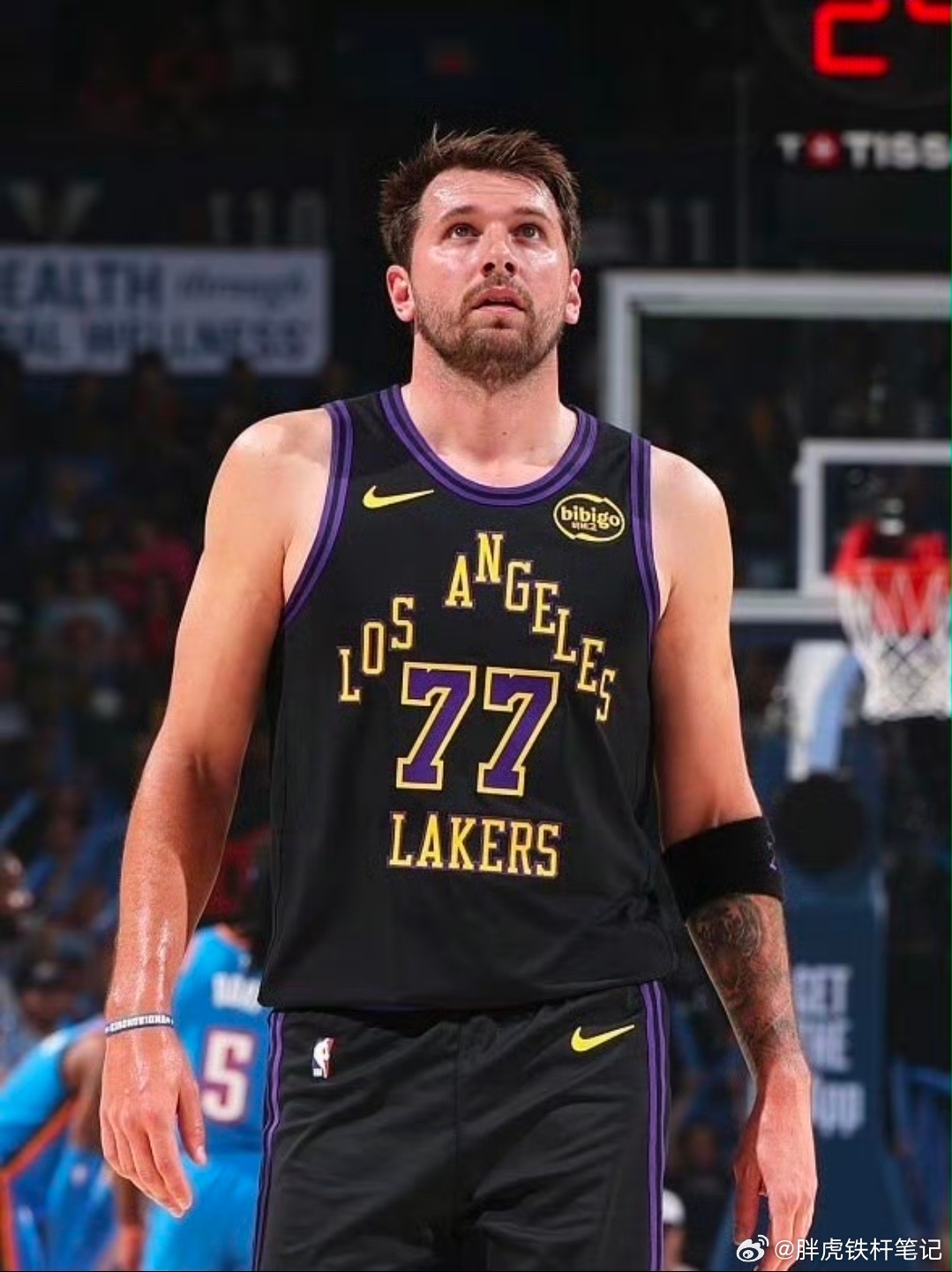 东契奇赴欧治疗：湖人最后的希望，季后赛命运迎来转机东契奇受伤后，湖人进攻体系崩塌