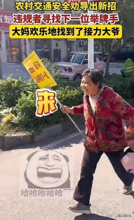 “还是这个办法好！”2024年10月23日，湖北襄阳，为了让大家骑电瓶车戴头盔，