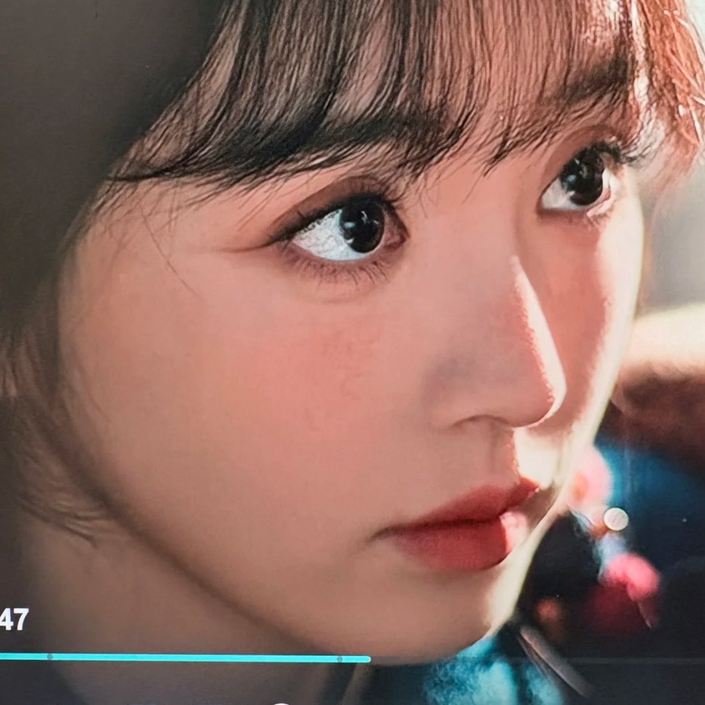 没人发现长玉的小雀斑吗给杀猪小妞安排的是小雀斑妆，淡淡的，若有似无，但是给人感觉